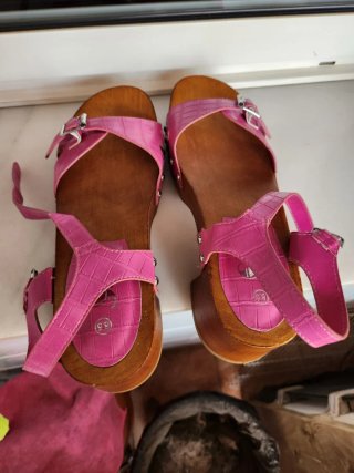 Sandalias rosas y marrones talla 40