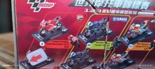 Set 3 modellini moto Yamaha Rossi, Marquez, Vinale