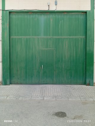 Puerta metálica verde 4m x 4,05m