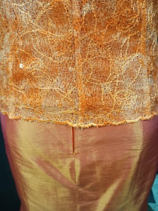 Conjunto de fiesta naranja y rosa