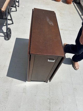 Mesa de comedor plegable de madera oscura