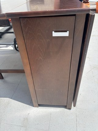 Mesa de comedor plegable de madera oscura