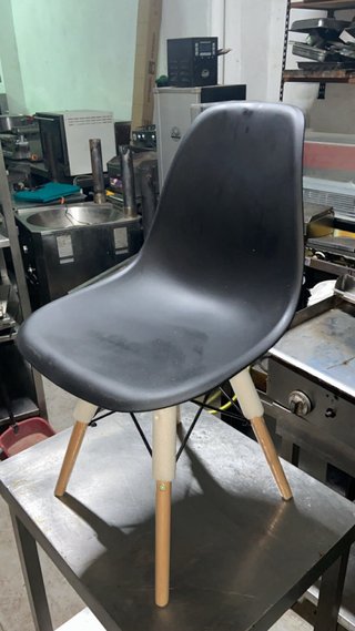 Sillas Nórdicas Negras a 15€ cada una en buen esta