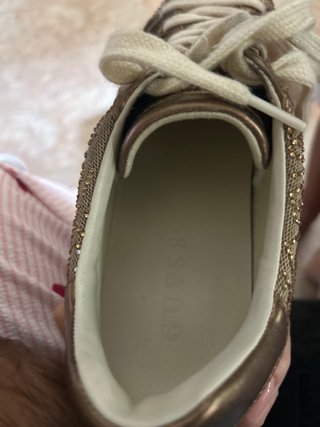 Zapatillas doradas y plateadas con pedrería