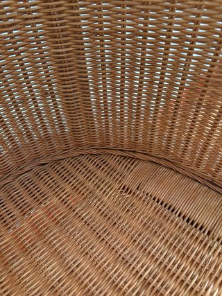 Butaca colonial madera y ratán tejido