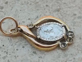 Colgante Oro y Plata con Figuras
