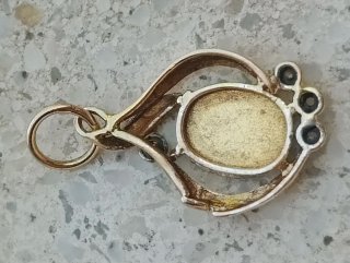 Colgante Oro y Plata con Figuras