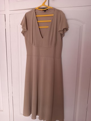 Vestido beige elegante