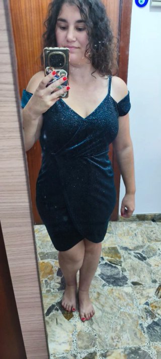 Vestido de fiesta verde y purpurina plateada