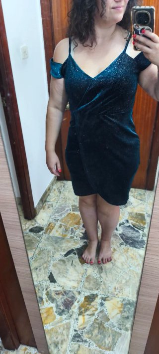 Vestido de fiesta verde y purpurina plateada