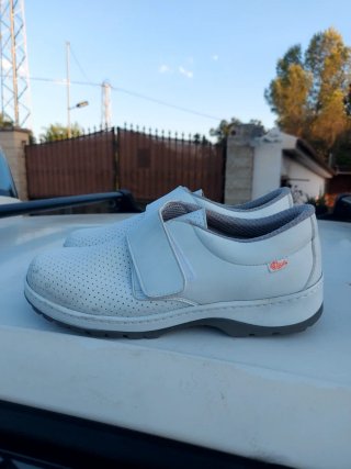 Zapatos blancos de trabajo nuevos 45