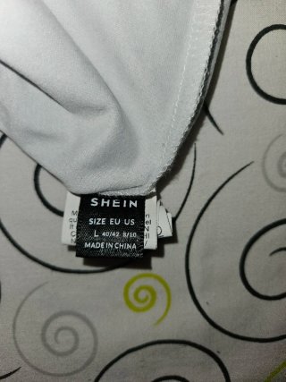 Camiseta gris y blanca mujer