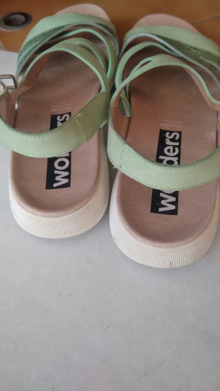 Sandalias Wonders verdes
