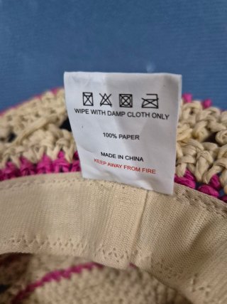 Sombrero de chica tejido beige y rosa
