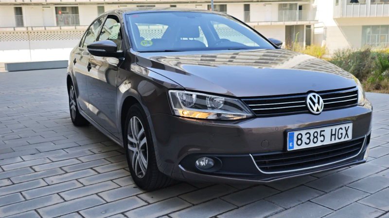 Volkswagen Jetta 2.0 TDI Sport DSG 2012, foto 2
