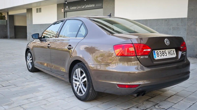 Volkswagen Jetta 2.0 TDI Sport DSG 2012, foto 5