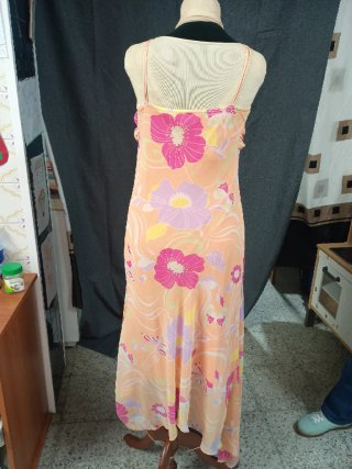 Vestido estampado floral naranja y rosa