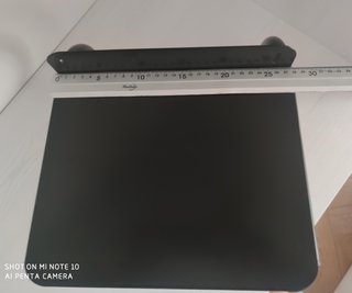 Soporte metálico para altavoz negro