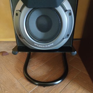 Soporte metálico para altavoz negro