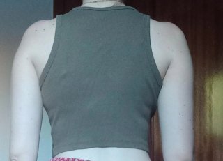 Crop top verde aceituna cómodo
