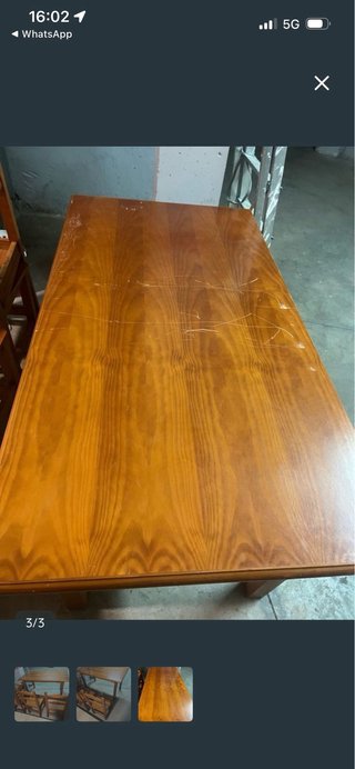 Mesa de madera con 4 sillas