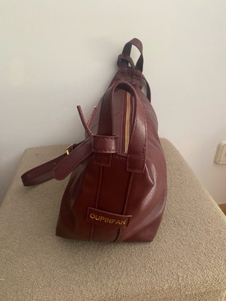 Bolso de piel rojo