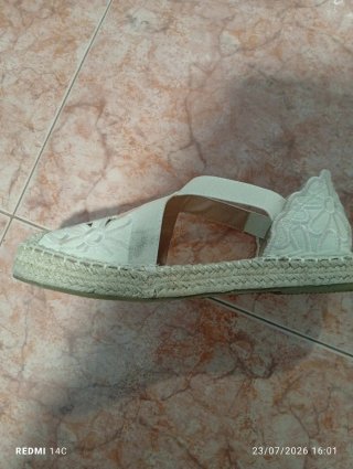 Zapatillas esparteñas blanco o beid y sortija ajus