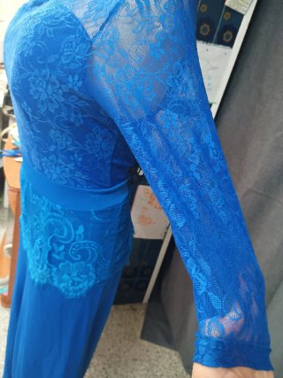 Mono azul de encaje y pantalón ancho