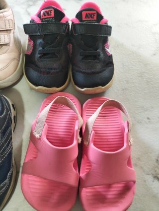 Scarpe bambina miste: sneakers, sandali, infradito