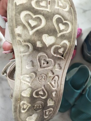 Scarpe bambina miste: sneakers, sandali, infradito