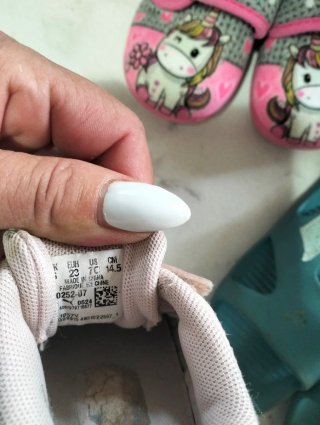 Scarpe bambina miste: sneakers, sandali, infradito