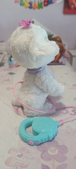 Perrito de peluche Gogo con correa