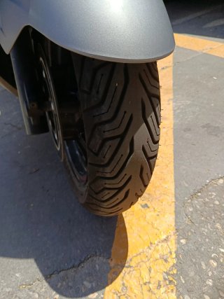 Suzuki Burgman 400 ABS Maxi Scooter