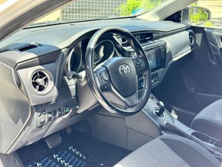 TOYOTA Auris 1.8 140H Feel Touring Sports