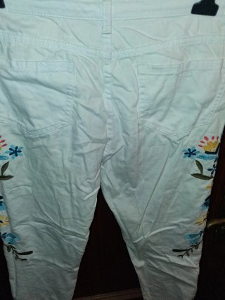 Pantalón blanco bordado floral
