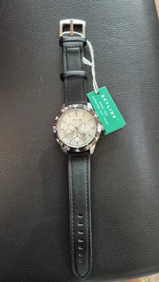 Reloj Skyline Negro y Plateado