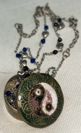 Collar largo vintage con cuentas y corazones