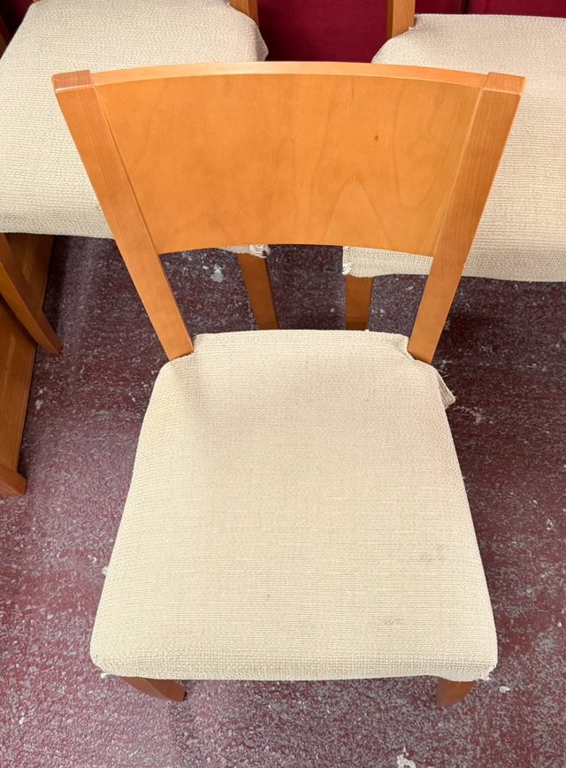 MESA DE COMEDOR Y SILLAS