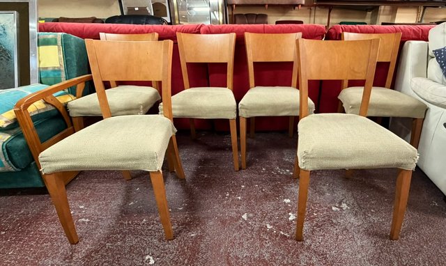 MESA DE COMEDOR Y SILLAS