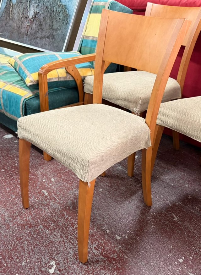 MESA DE COMEDOR Y SILLAS