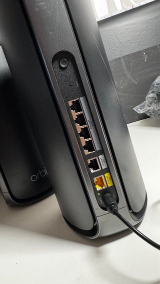 Router internet Mesh WiFi 7 Orbi 970
