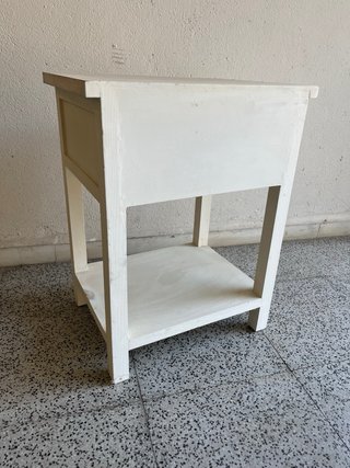 Mesita de noche de madera