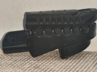Estribera Izquierda Benelli TRK 702/702X