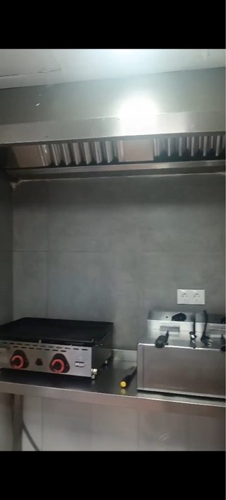 Campana, freidora y plancha cocina