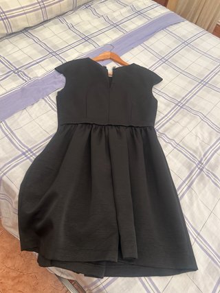Elegante vestido negro de noche
