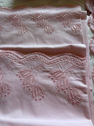 Sábana antigua rosa bordada para cama de 1,35