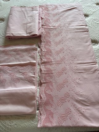 Sábana antigua rosa bordada para cama de 1,35