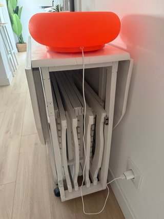 Mesa Plegable con Ruedas + 4 Sillas