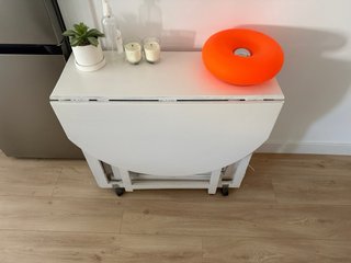 Mesa Plegable con Ruedas + 4 Sillas