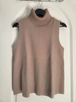 Jersey cuello vuelto sin mangas